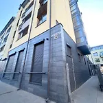 Location I Free Garage Parking & Easy Checkin I Cohost Apartman *