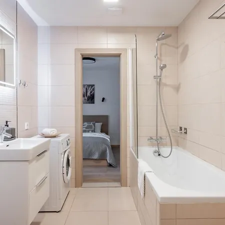 Location I Private Garage Parking & Easy Checkin I Cohost * Вильнюс