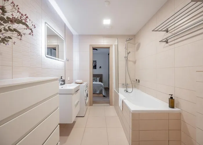 Location I Private Garage Parking & Easy Checkin I Cohost Apartman Vilnius