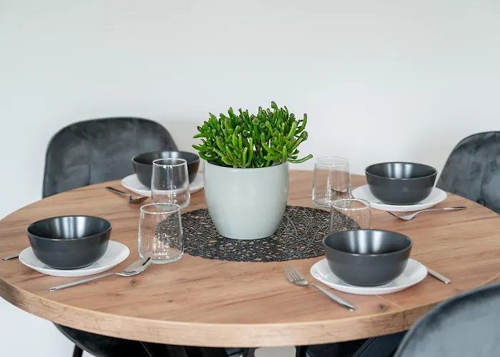 Location I Free Garage Parking & Easy Checkin I Cohost *