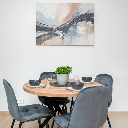 Location I Private Garage Parking & Easy Checkin I Cohost Appartement Vilnius