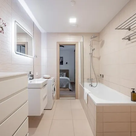 Location I Private Garage Parking & Easy Checkin I Cohost Appartement Vilnius